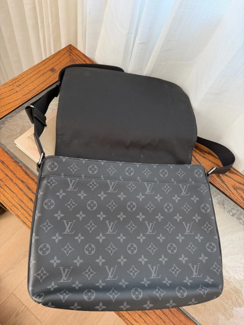 Louis Vuitton District Messenger Bag PM - Picture 3 of 5